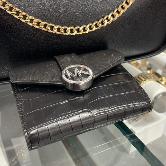 MICHAEL KORS CARMEN MEDIUM LOGO AND FAUX LEATHER WALLET BLACK 
NWT - Picture 4 of 16